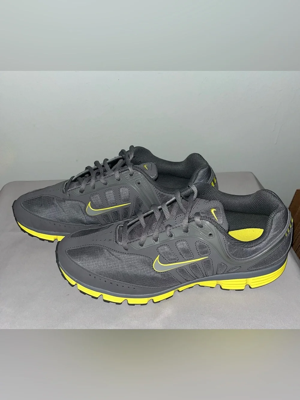 Nike Dart 9 running Shoe Size 10.5 Neon Volt/Bright Yellow With Grey Mesh Upper